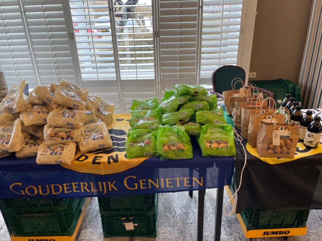 Afgelopen weekend waren wij aanwezig bij de beurs voor Texelse producten in Hotel Opduin, De Koog. Hier presenteerden we met trots onze zeewier- en Werelderfgoed producten, waaronder zilte Waddengoud-aardappelen, biologische Van de Wadden zilte aardappelen en onze unieke zeewiermeststof voor gewassen.
