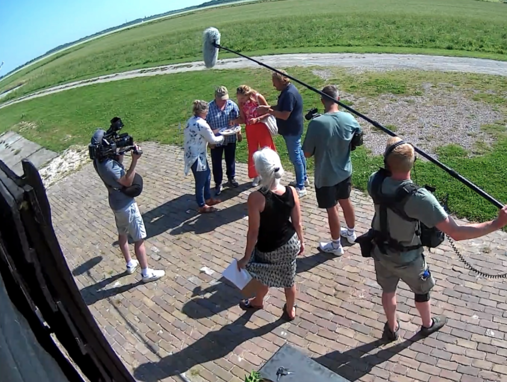 Duitse tv-sterren chef Bjorn Freitag en reisexpert Tamina Kallert waren onlangs bij ons in de boet voor opnames van een nieuwe aflevering. Ze verdiepten zich in de wereld van zilte landbouw